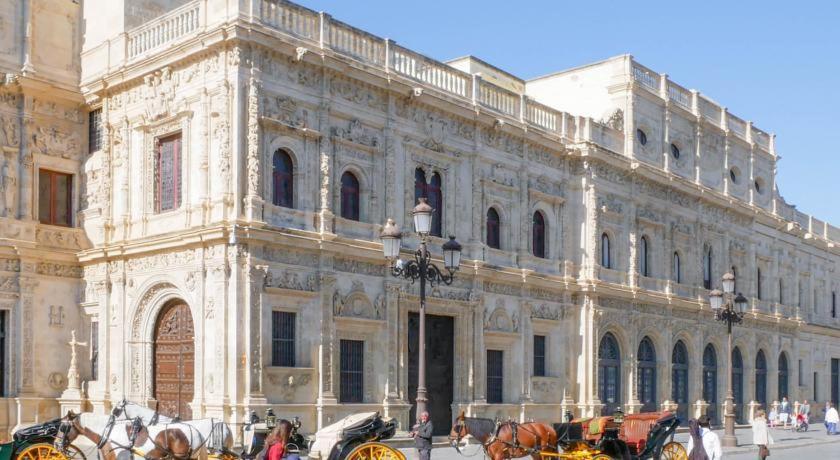 Casa Palacio El Condestable De Sevilla Exterior photo